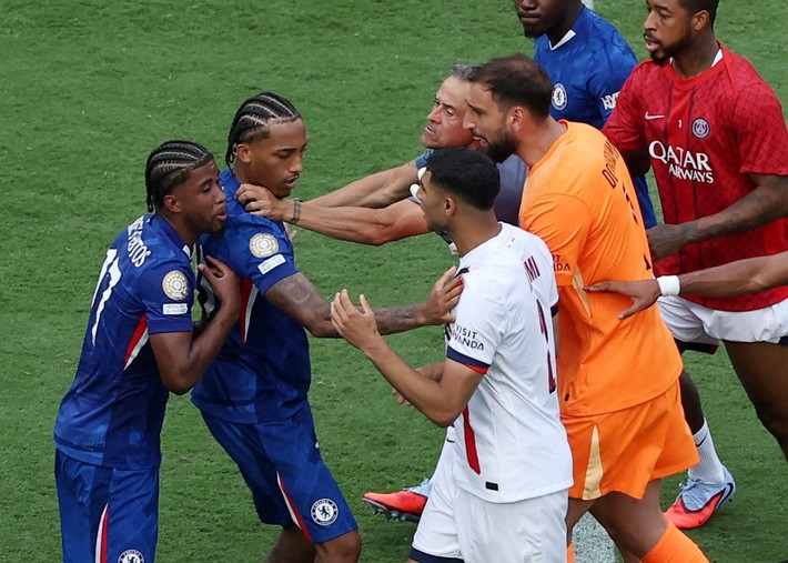 Chelsea’den PSG’ye Tarihi Zafer: Trump Finali Ayakta İzledi, Kavga Damga Vurdu!